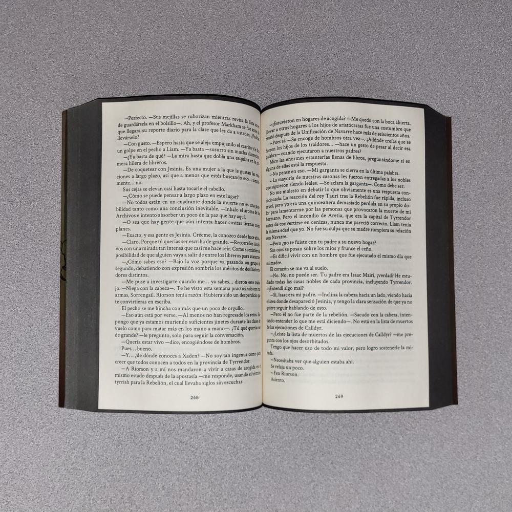 Alas de Sangre Hardcover Book - Picture 8 of 13